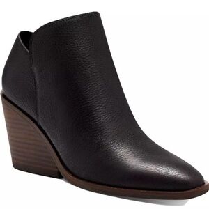 Lucky Brand Saucie leather almond toe black ankle booties. Women’s size 7.5